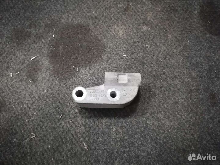 Кронштейн генератора Opel tigra a 1,6