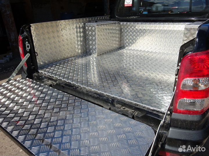 Обшивка кузова mitsubishi L200 не крашенный