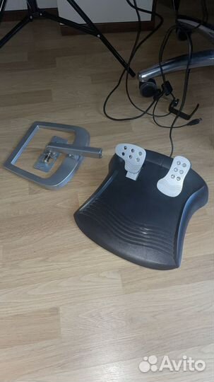 Игровой руль с педалями Genius Twinwheel