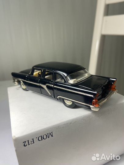 Модель автомобиля 1:43 газ -13 