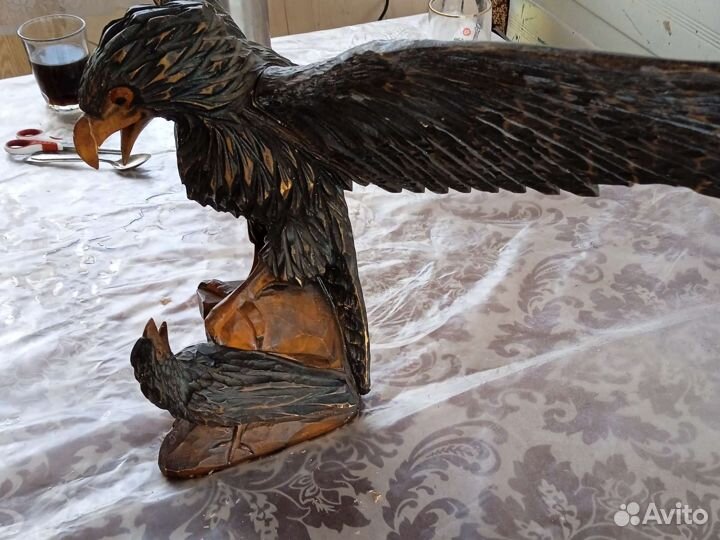 Орëл из дерева