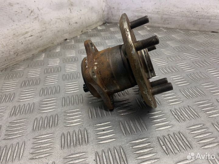 Ступица задняя правая Toyota Highlander ACU20