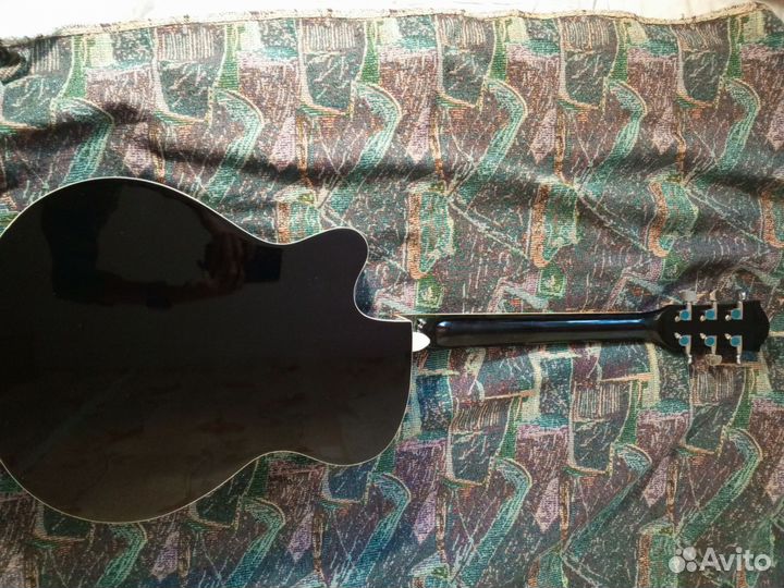 Акустическая гитара