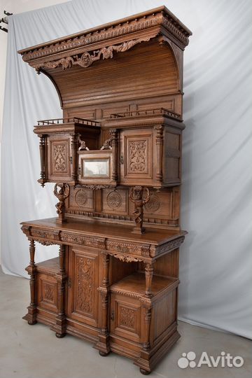 Высокий старинный буфет из массива. Неоренессанс