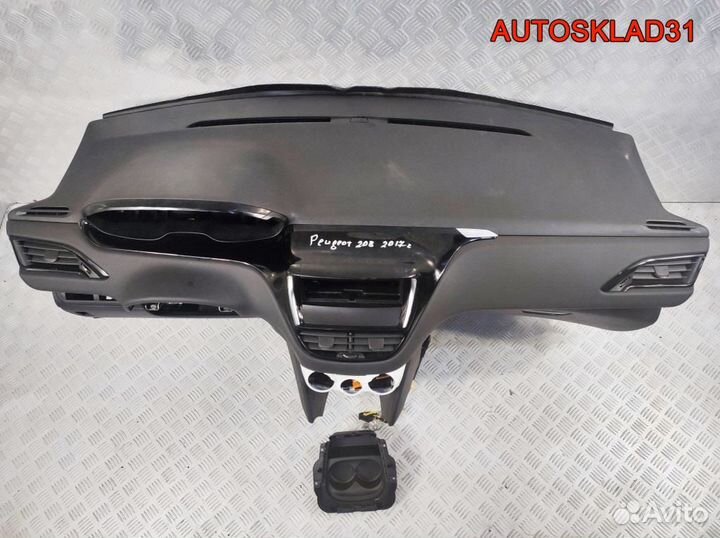 Торпедо в сборе Peugeot 208 9672829980