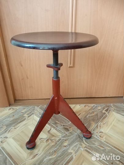 Стул для пианино винтовой