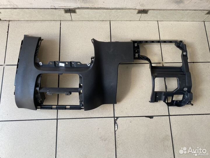 Накладка торпедо подрулевая Volkswagen Tiguan