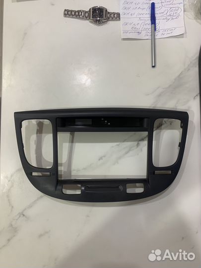 Рамка магнитолы Kia Rio 2 рест. 2011 847401G900XI
