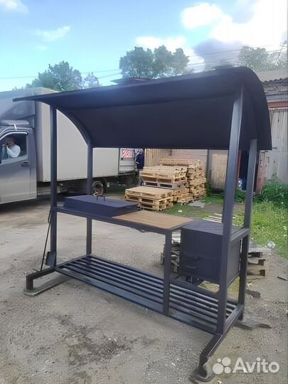 Мангал кованный с крышей и печкой