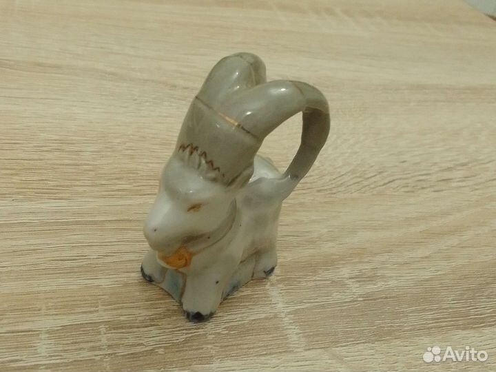 Козерог фарфоровая статуэтка