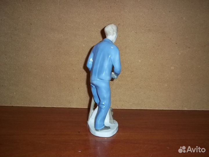 Фарфоровая статуэтка Столяр Graefenthal Тюрингия