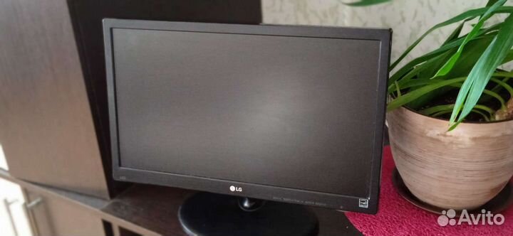 Монитор LG LED 19