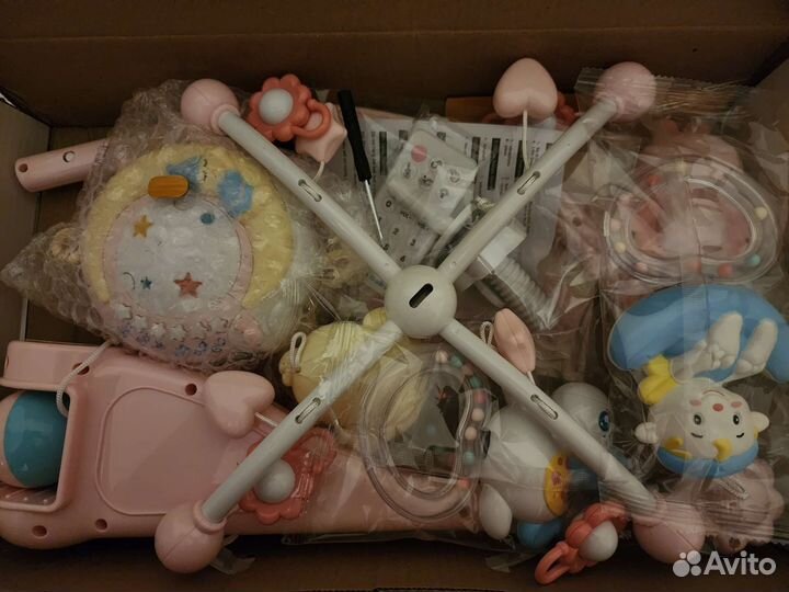 Мобиль на кроватку с проектором новый