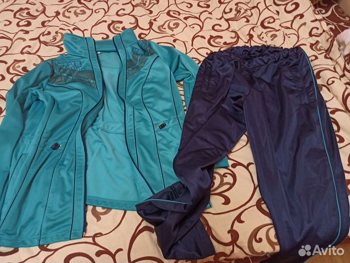 Спортивный костюм женский