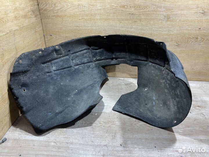 Подкрылок передний правый Skoda Octavia A5 1704439