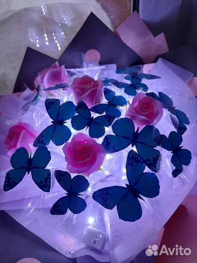 Светящийся букет из бабочек