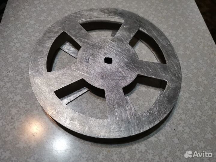 Фотоплёнка, кинокоробки, таймер, проявочный бачок