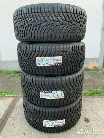 Yokohama BluEarth Winter V905 275/40 R20