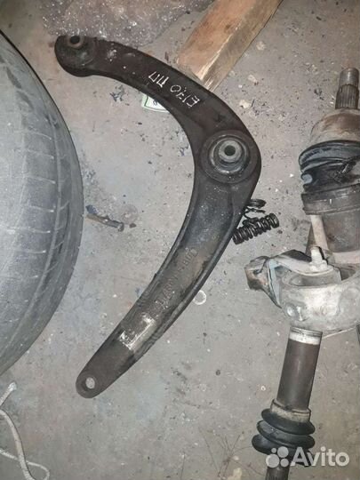 Рычаг передний правый