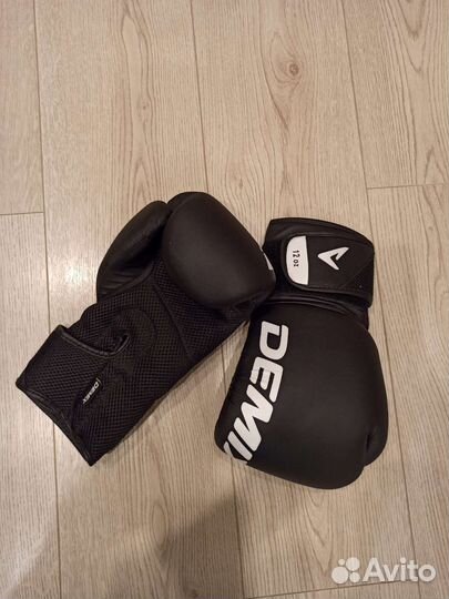 Перчатки для единоборств
