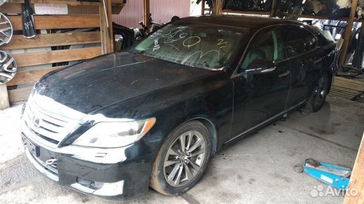 Блок предохранителей левый Lexus Ls600H UVF45