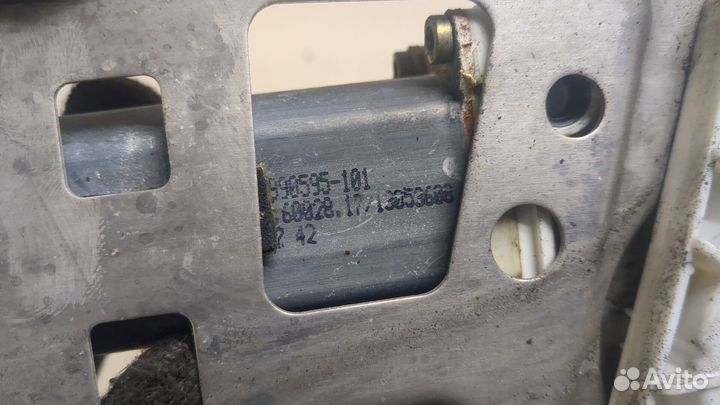 Стеклоподъемник электрический левый передний Mercedes S W220