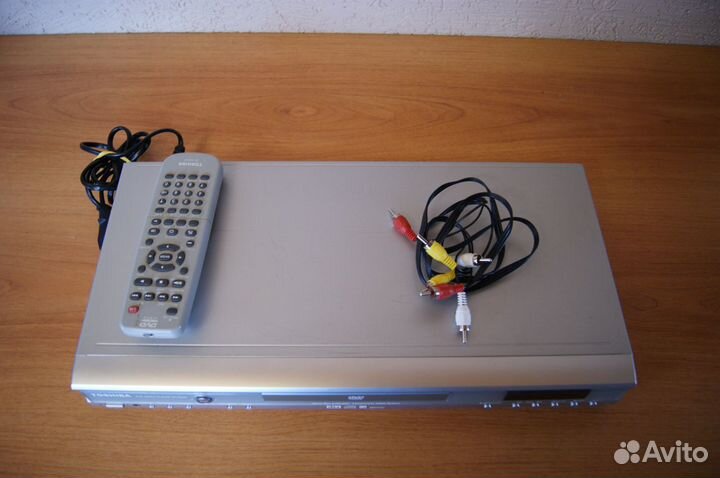 Продам DVD проигрыватель плюс диски