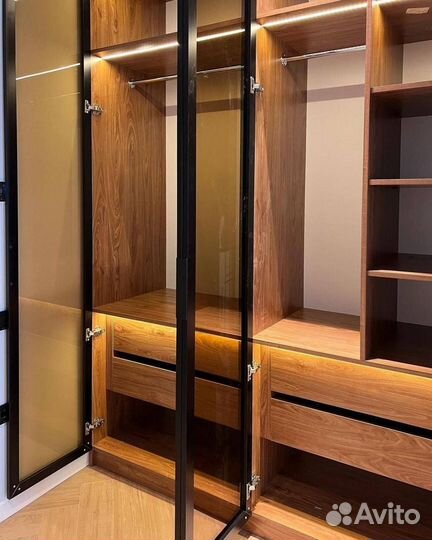 Зеркальный шкаф и гардеробная на заказ