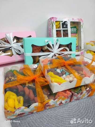 Корзина из сухофруктов и орехов