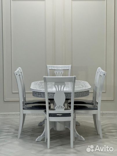 Стол обеденный. В наличии