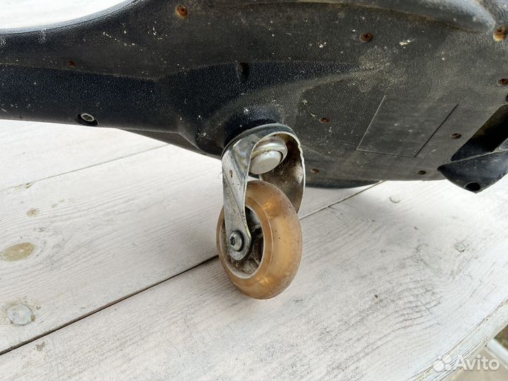 Скейтборд (роллерсерф)