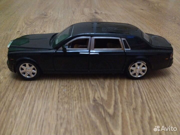 Модель машины rolls-royce