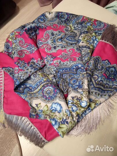 Платок в павловопосадском стиле новый