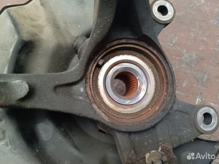 Кулак поворотный передний левый Honda Cr-V K24Z1