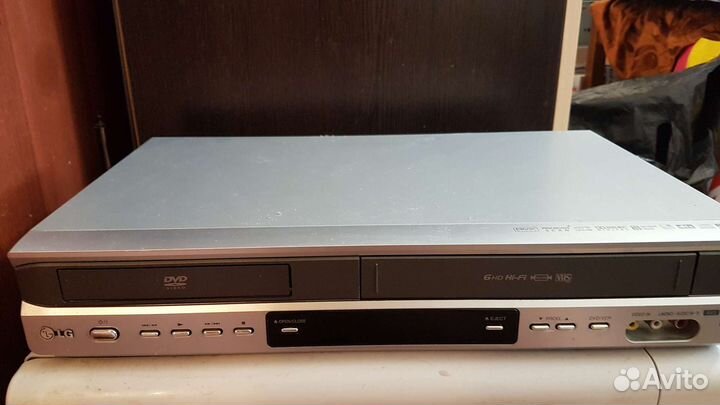 Видеомагнитофон VHS+DVD LG