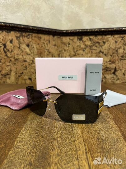 Солнцезащитные очки MIU MIU