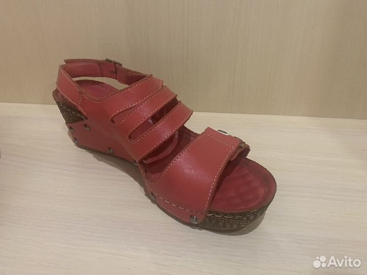 Босоножки женские кожаные