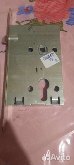 Замок дверной