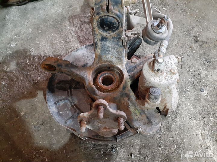 Skoda Fabia 2 1.2 кулак поворотный левый.правый