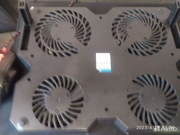 Охлаждающая подставка для ноутбука