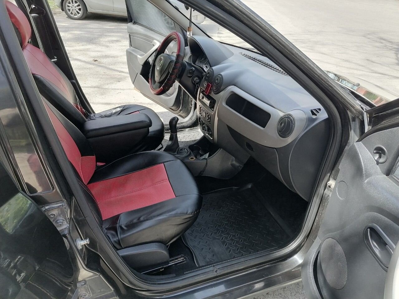 Renault Logan: фото владельца