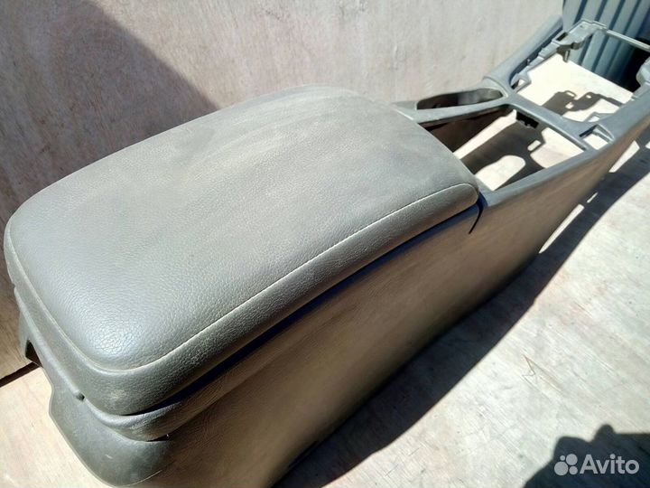 Nissan Maxima 33 - Консоль / подлокотник Б/У