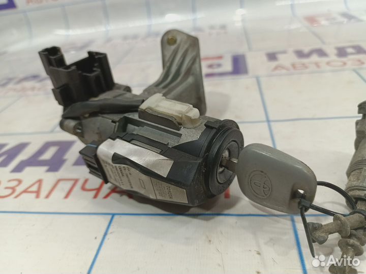 Замок зажигания Toyota Corolla (E120) 45280-02050