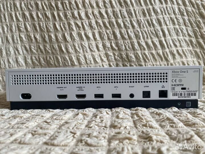В Xbox One S 500gb + диски