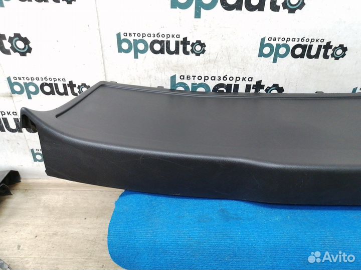 Обшивка крышки багажника A1667403500 Mercedes-Benz