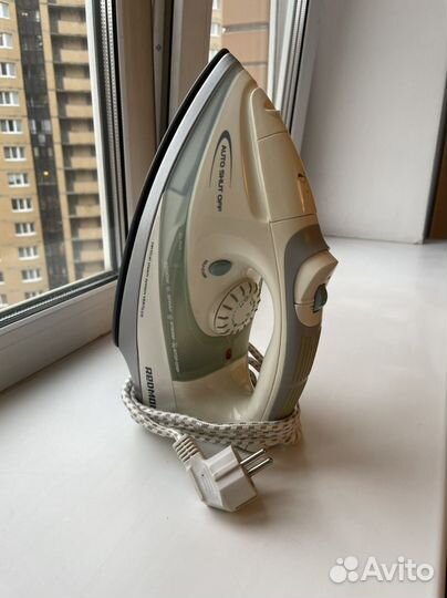 Утюг Redmond RI-C205