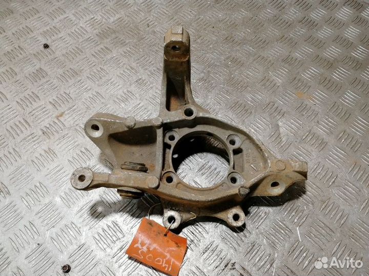 Кулак задний правый S500 221