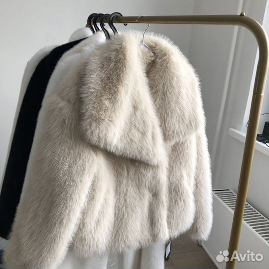 Шуба бежевая M новая пушистая lime zara