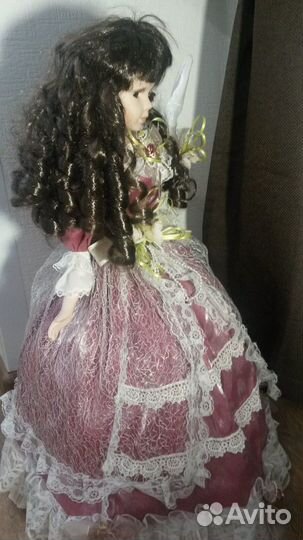 Фарфоровая кукла большая на зонте