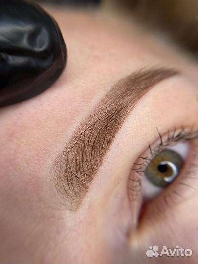 Модель на пеоманентный макияж бровей